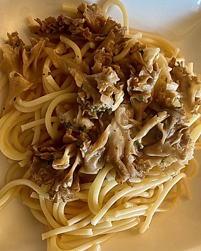 Spaghetti mit Krauser Glucke in Sahnesoße
