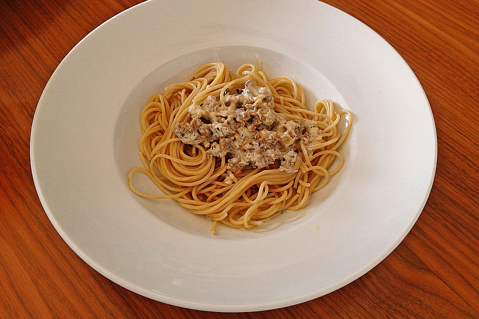 Spaghetti mit Krauser Glucke in Sahnesoße