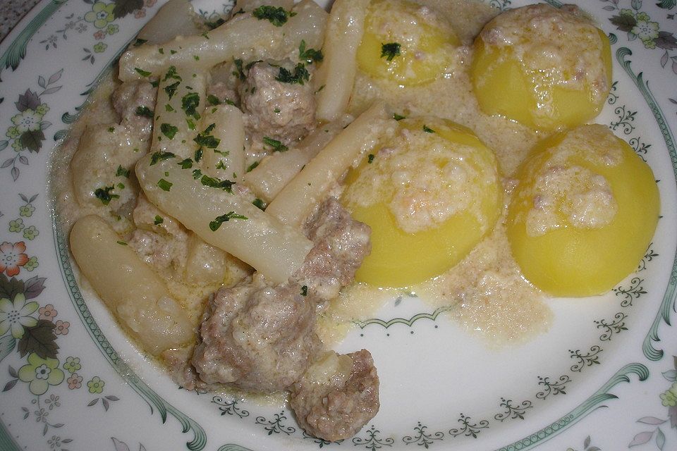 Schwarzwurzeln mit Kartoffeln und Fleischbällchen