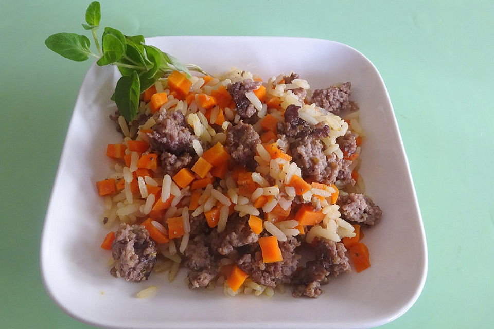 Reis-Hackfleisch Pfanne mit Möhren und Ingwer