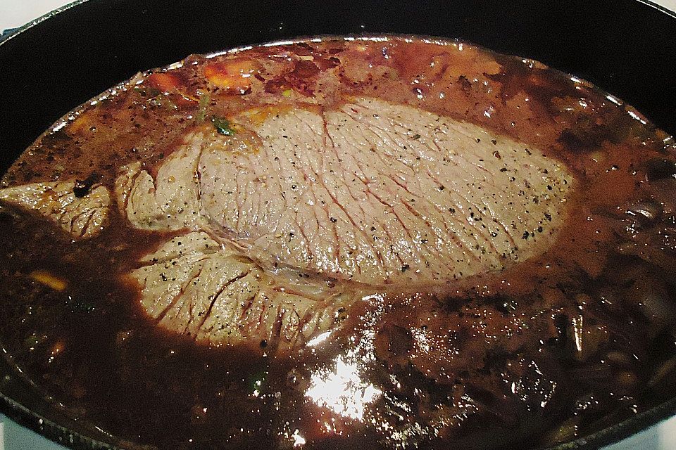 Rinderbraten in Rotweinsoße