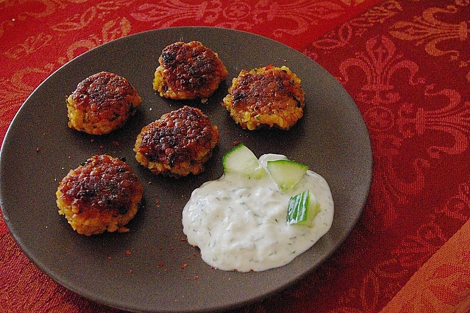 Linsenbällchen mit Tzatziki