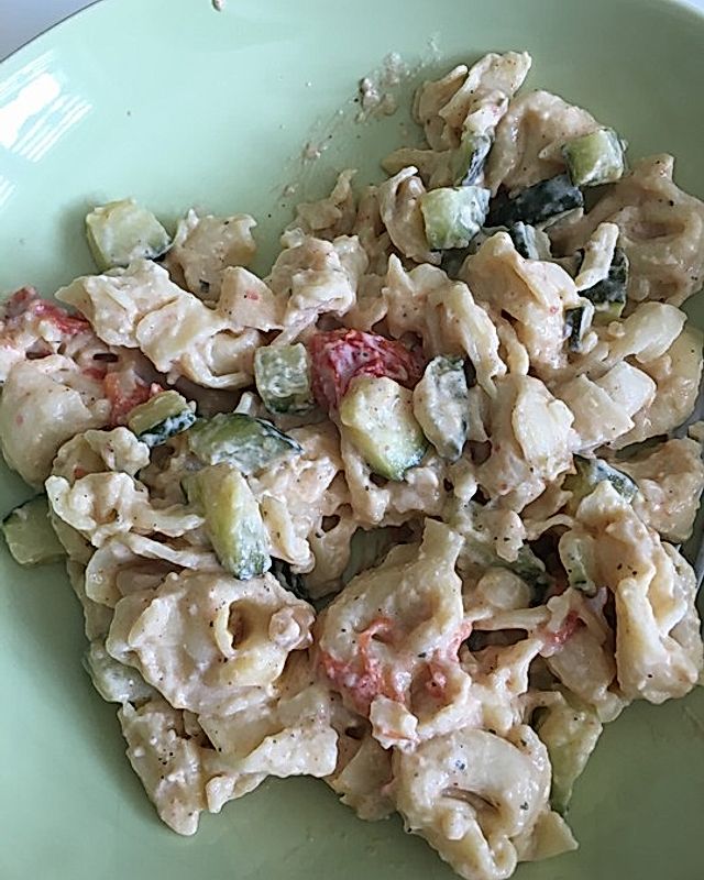Zucchini-Tortellini-Pfanne mit Feta-Käse