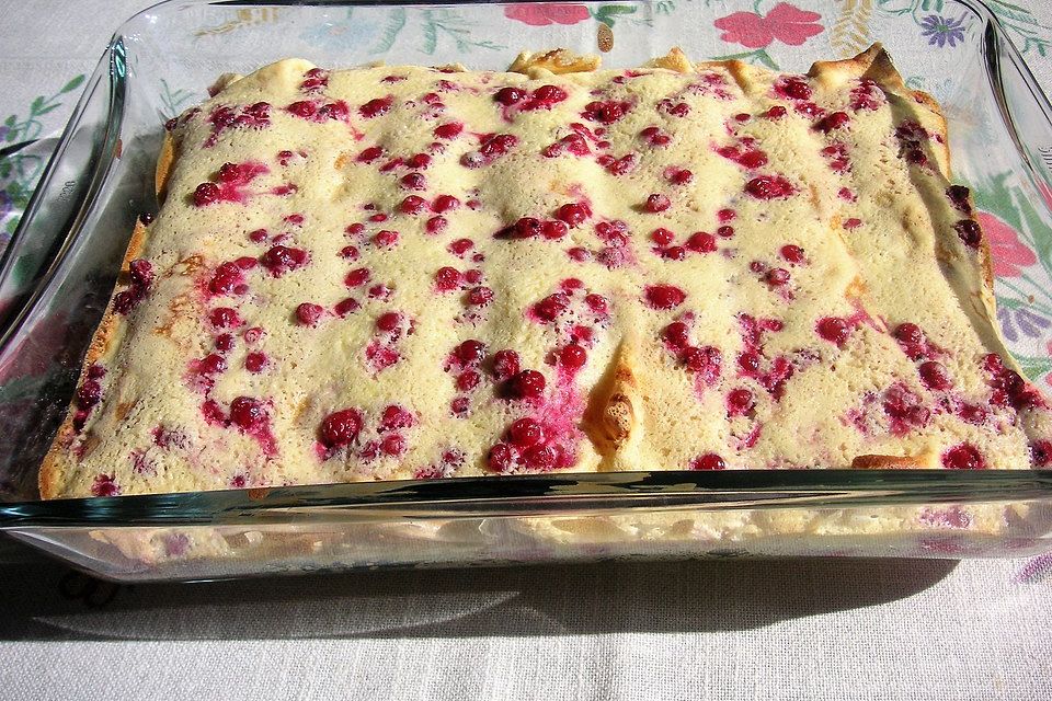 Gefüllte Pfannkuchen mit Johannisbeeren