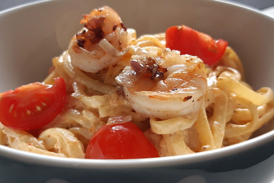 Spaghetti mit frischen Tomaten und Garnelen