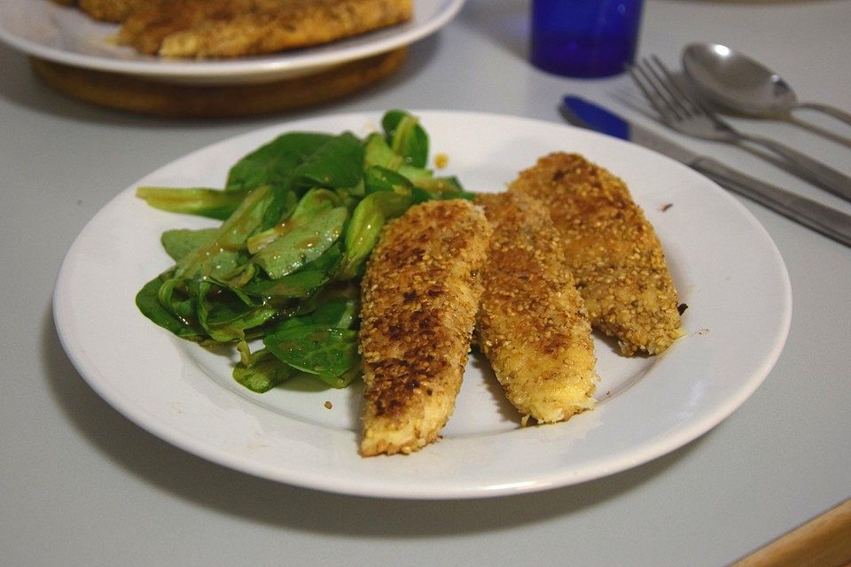 Hähnchenfiletspitzen in einer Kokos-Sesam-Panade