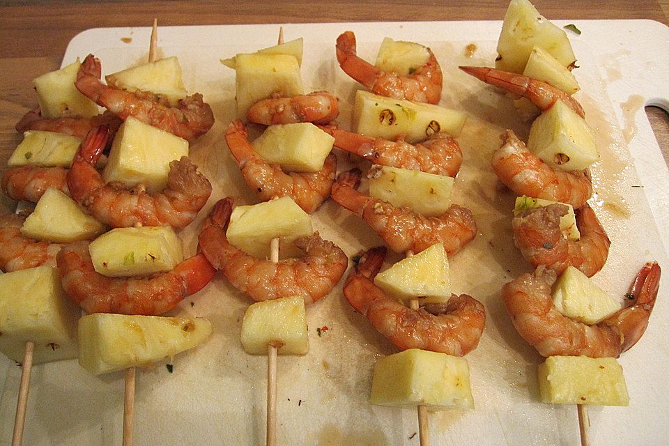 Asiatische Garnelenspieße mit Ananas