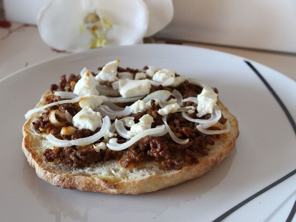 Fladenbrotpizza mit Ajvar-Bolognese von snoopyjana| Chefkoch