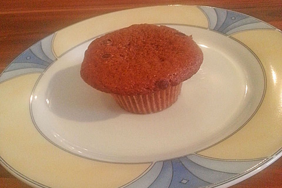 Schokoladenmuffins mit einem Marshmallowhut