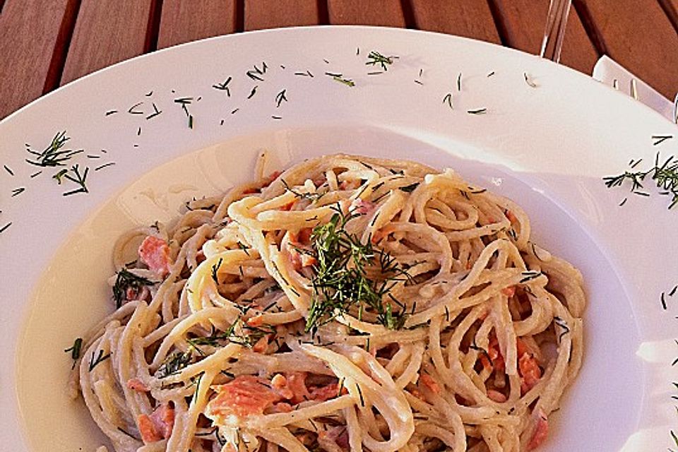 Lachs mit Spaghetti in Weißwein-Sahne Soße