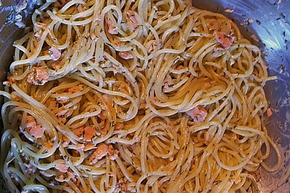 Lachs mit Spaghetti in Weißwein-Sahne Soße