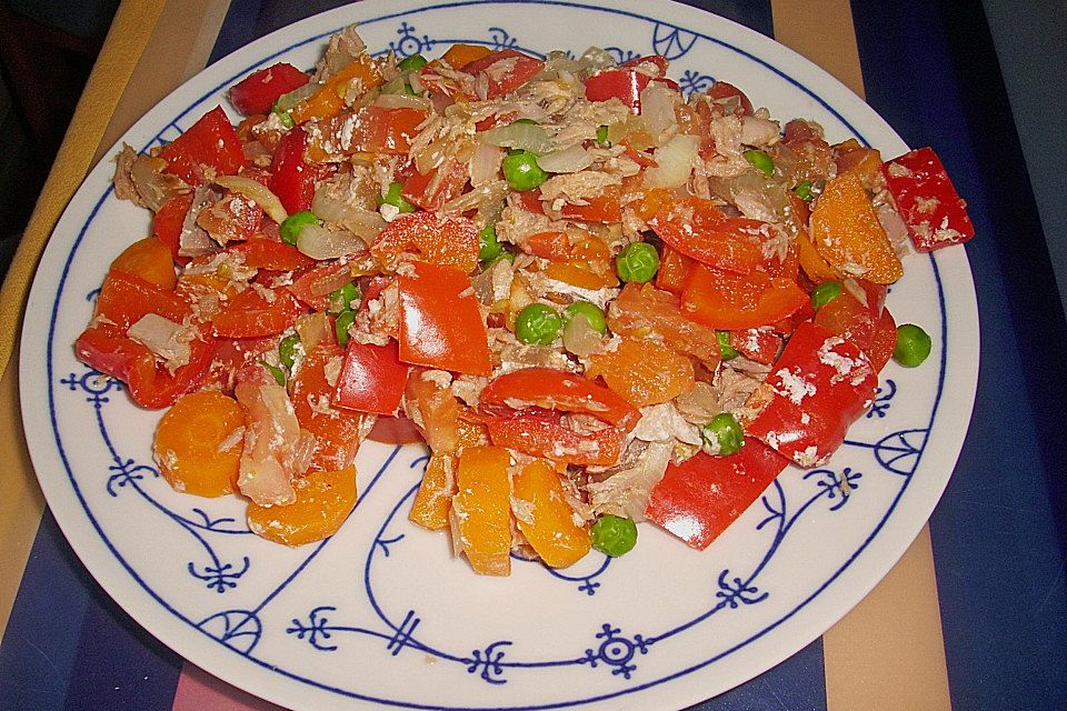 Thunfischpfanne oder Thunfischsalat mit Gemüse