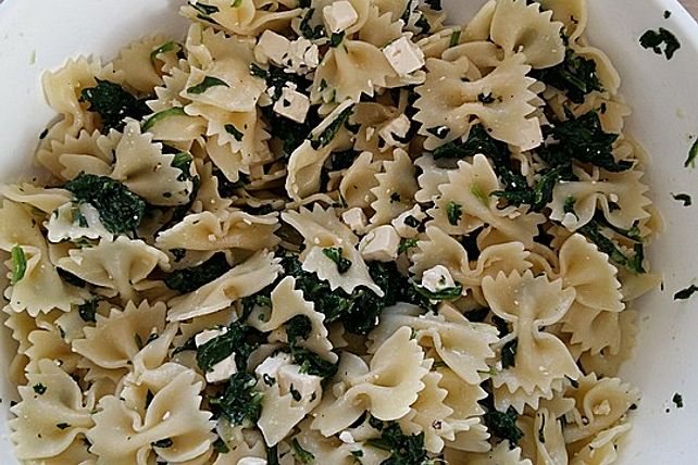 Nudelsalat mit Spinat und Schafskäse| Chefkoch Nudelsalat mit Spinat und Schafskäse| Chefkoch