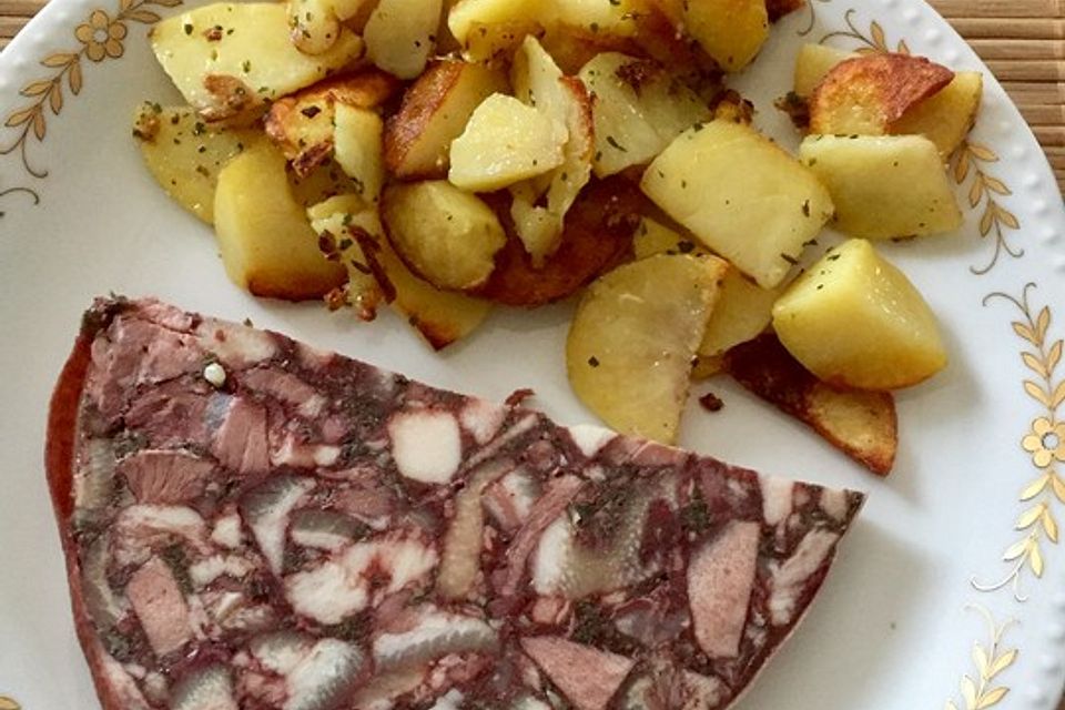 Feine Blutwurst mit Bratkartoffeln