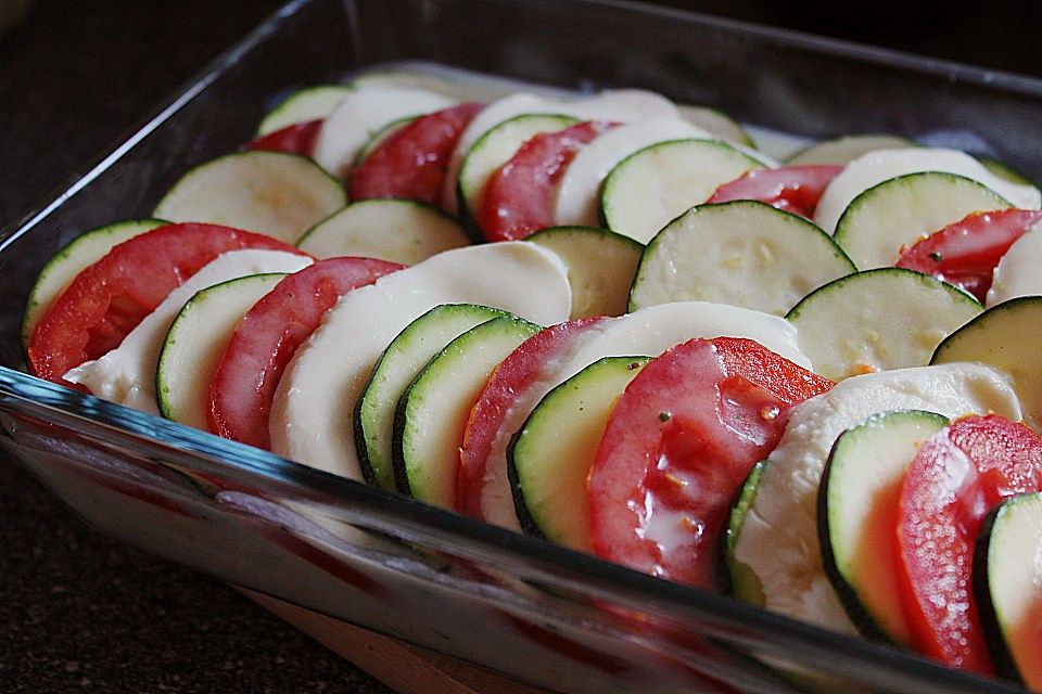 Tomaten-Zucchini-Gratin mit Gnocchi