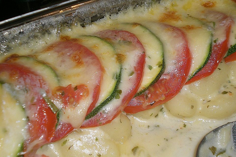 Tomaten-Zucchini-Gratin mit Gnocchi