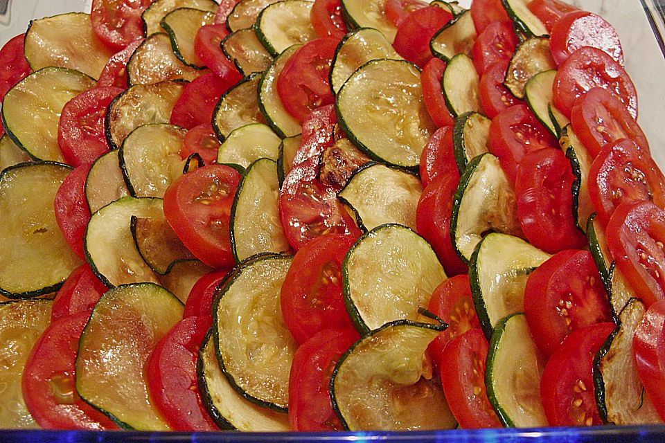 Tomaten-Zucchini-Gratin mit Gnocchi