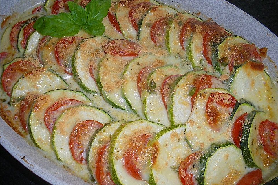 Tomaten-Zucchini-Gratin mit Gnocchi