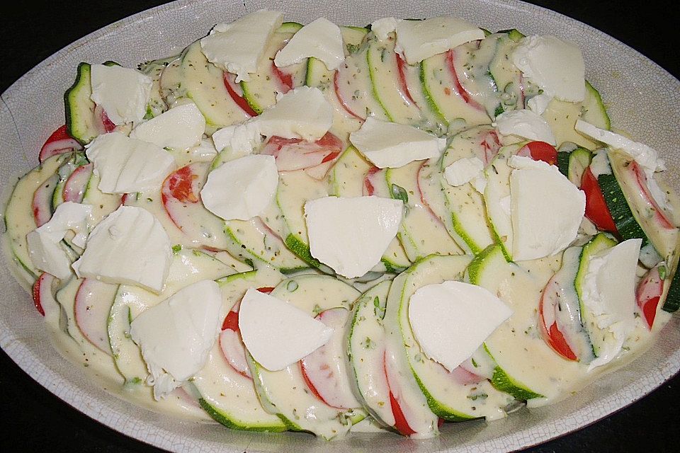 Tomaten-Zucchini-Gratin mit Gnocchi