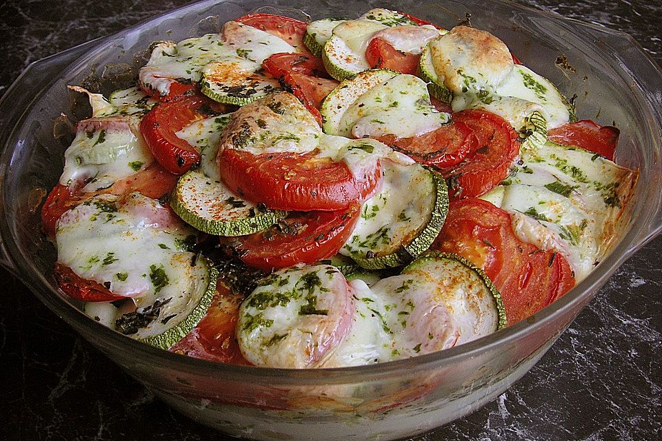 Tomaten-Zucchini-Gratin mit Gnocchi