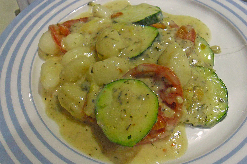 Tomaten-Zucchini-Gratin mit Gnocchi