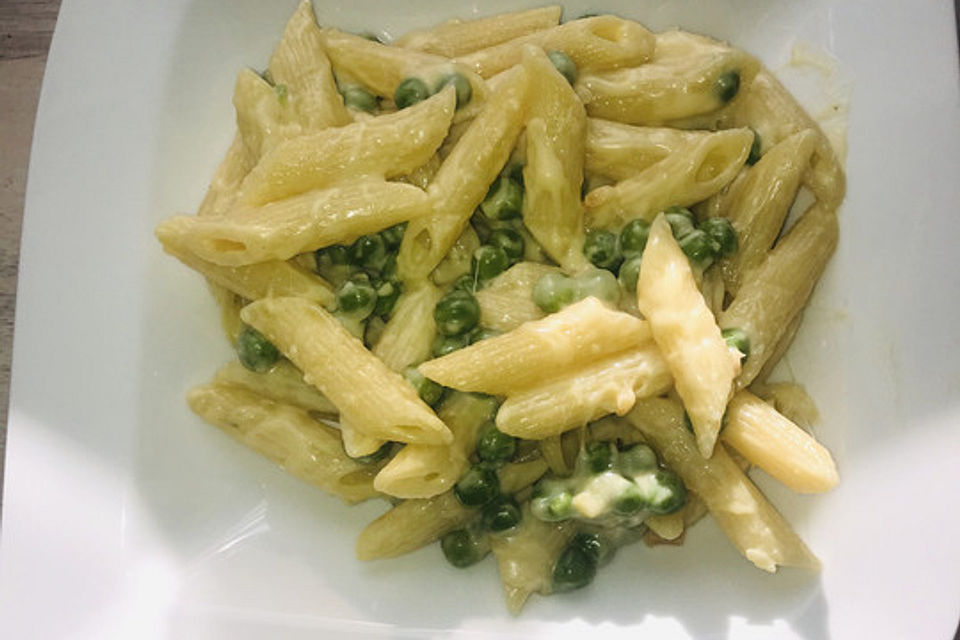 Penne an Sauce Hollandaise mit Brokkoli