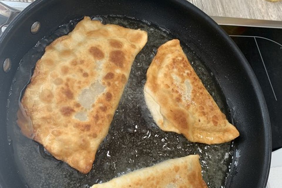 Tschebureki Tschebureki