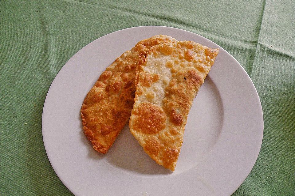 Tschebureki Tschebureki