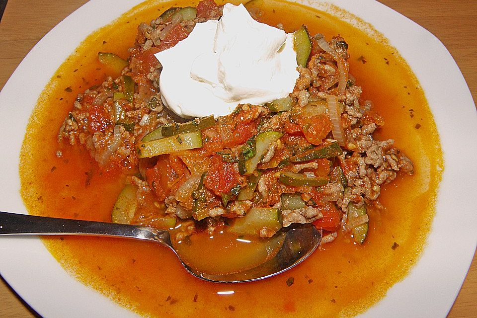 Rinderhack-Pfanne mit frischen Tomaten und Zucchini à la Mäusle