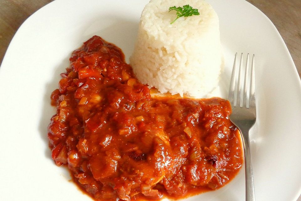 Pouletschnitzel in Curry-Tomatensauce