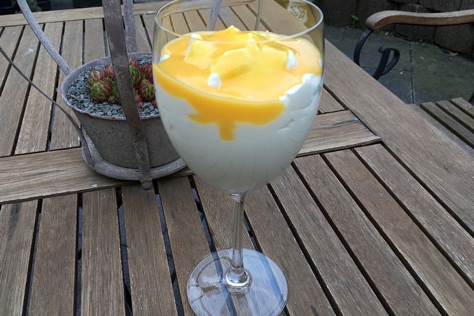 Eierlikör-Nachtisch mit Joghurt