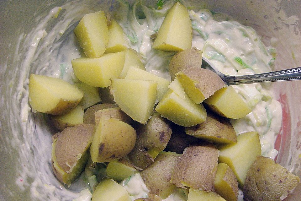 Pellkartoffelsalat ohne viel Schnickschnack Pellkartoffelsalat ohne viel Schnickschnack
