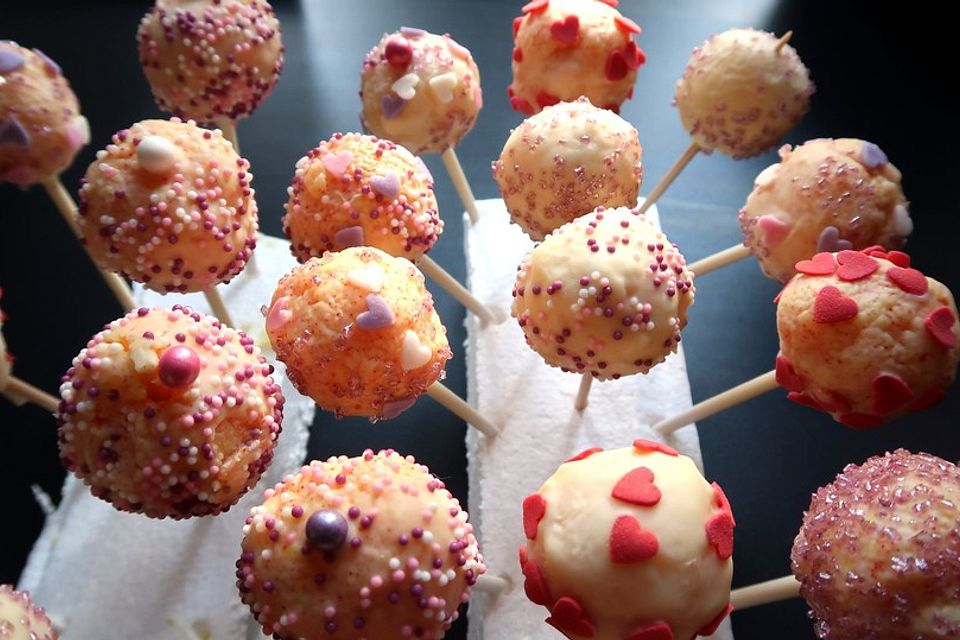 Lemon Cake Pops