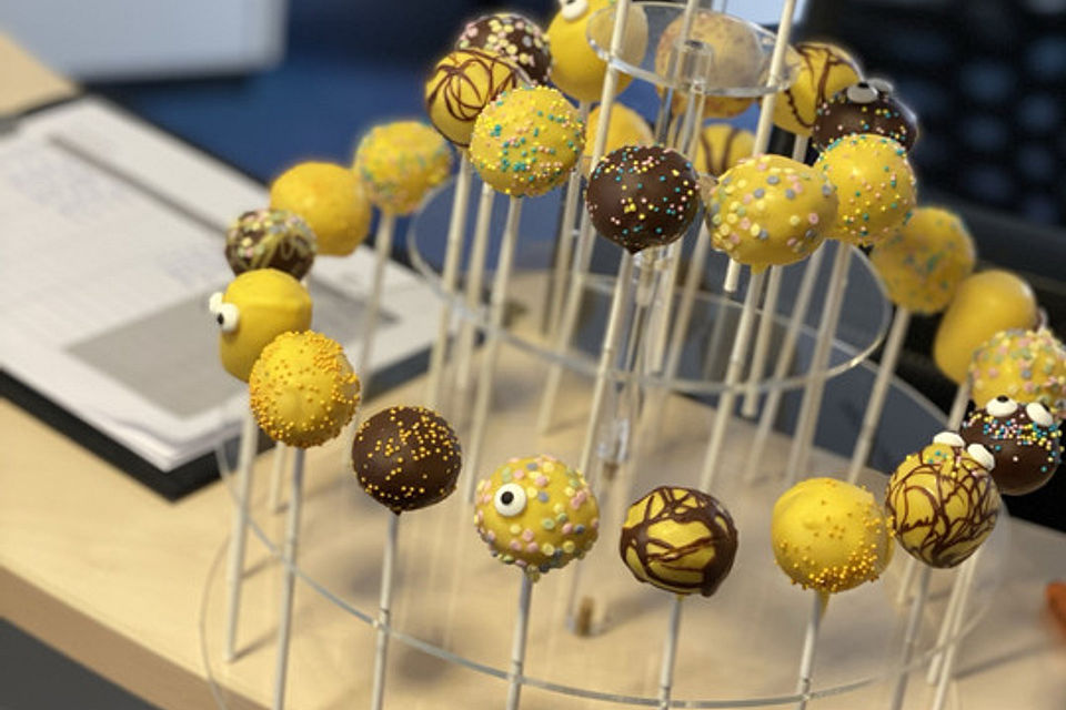 Lemon Cake Pops