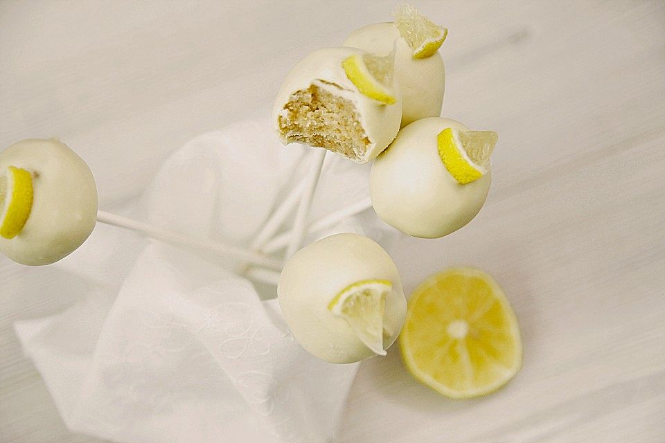 Lemon Cake Pops