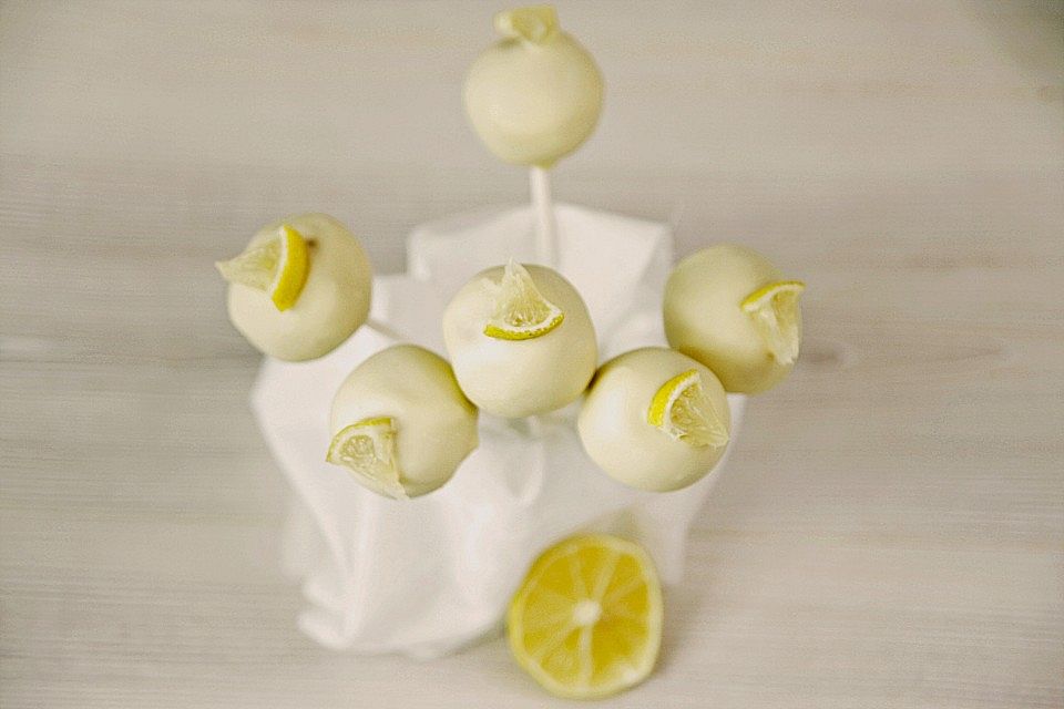 Lemon Cake Pops