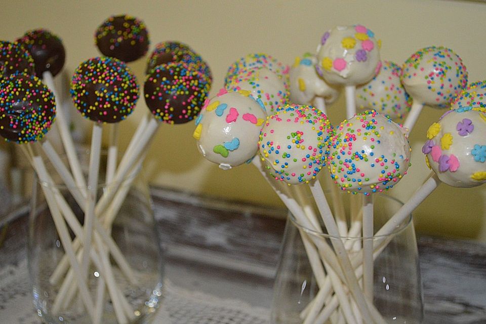 Lemon Cake Pops