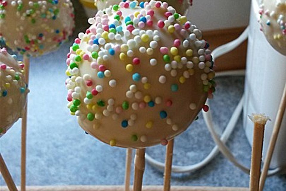 Lemon Cake Pops