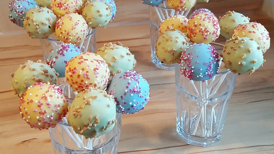 Vanille Cake-Pops - einfach selber machen Vanille Cake-Pops - einfach selber machen
