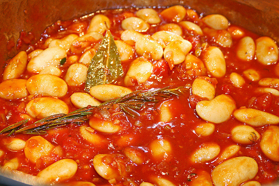 Gigandes-große weiße Bohnen in Tomatensauce