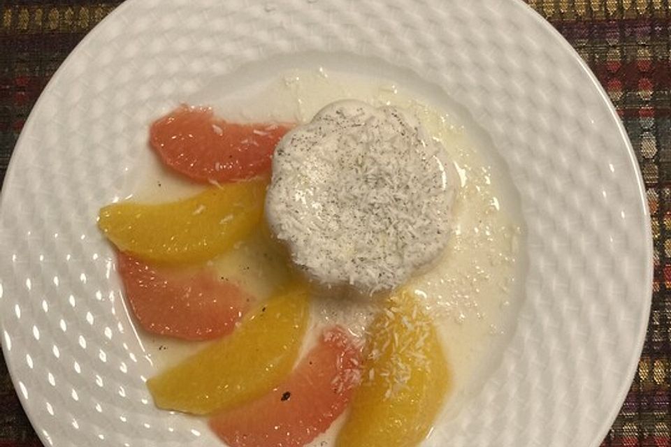 Kokos Panna cotta mit marinierten Mangos