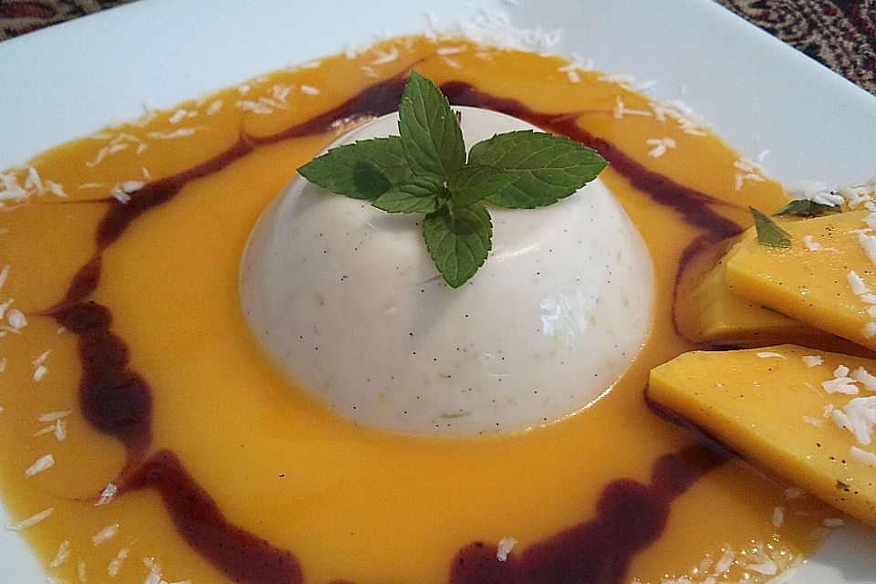 Kokos Panna cotta mit marinierten Mangos