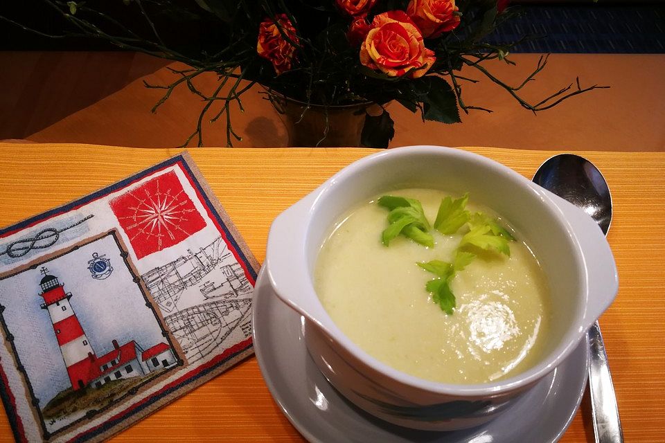 Staudensellerie-Cremesuppe