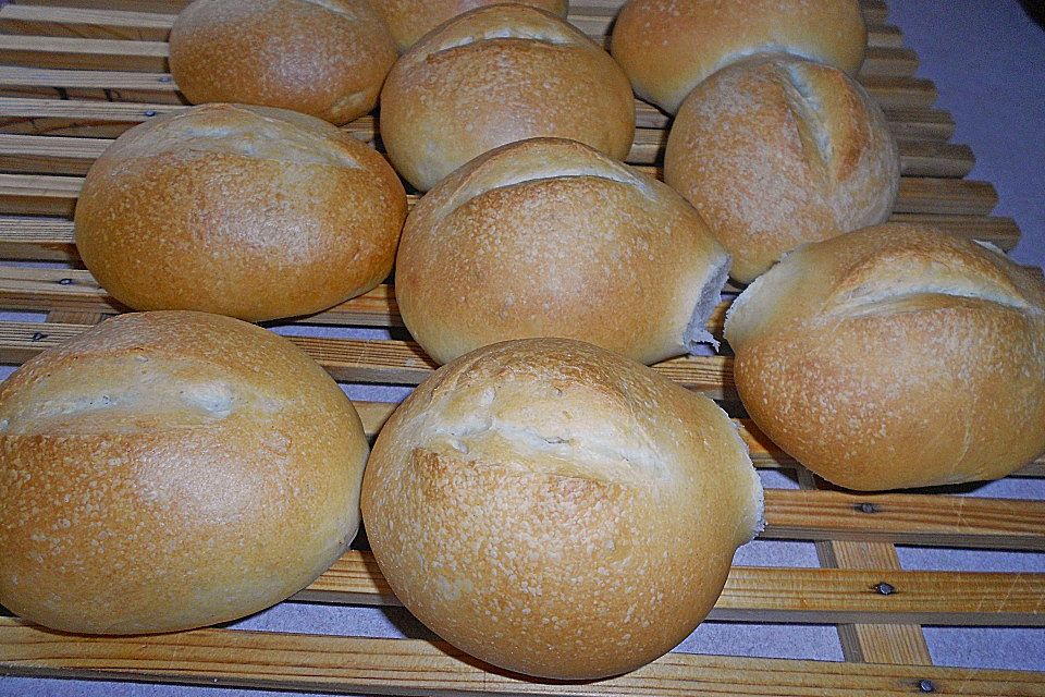 Albertos Weißwein-Laugenbrötchen