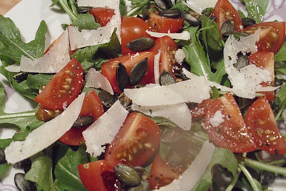 Tomaten-Rucola Salat mit Parmesan