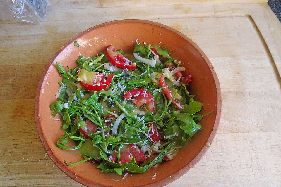 Tomaten-Rucola Salat mit Parmesan