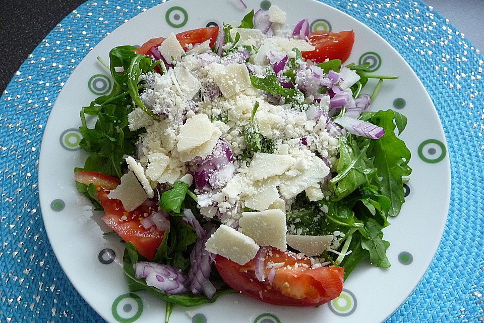 Tomaten-Rucola Salat mit Parmesan