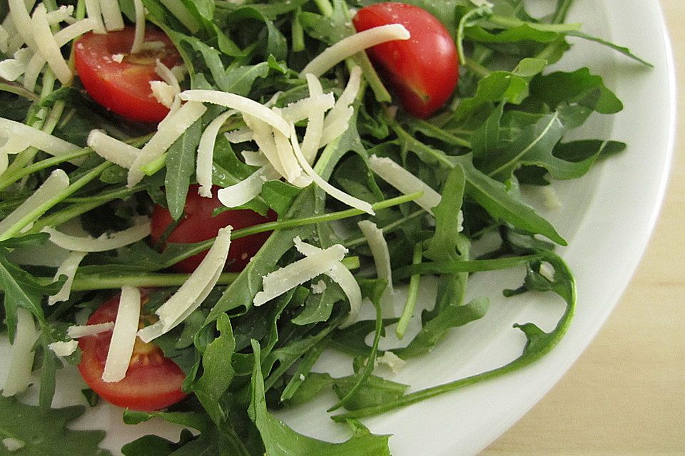 Tomaten-Rucola Salat mit Parmesan