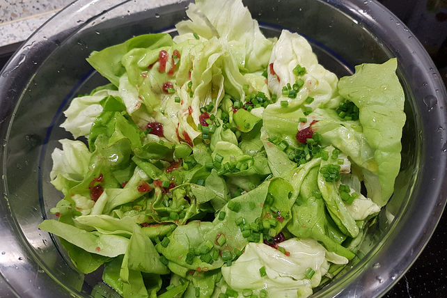 Kopfsalat mit Preiselbeer-Vinaigrette von McMoe| Chefkoch
