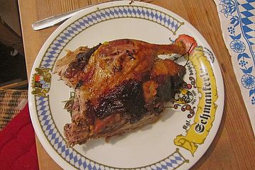 Ente auf Karotten-Zwiebel-Sellerie-Bett